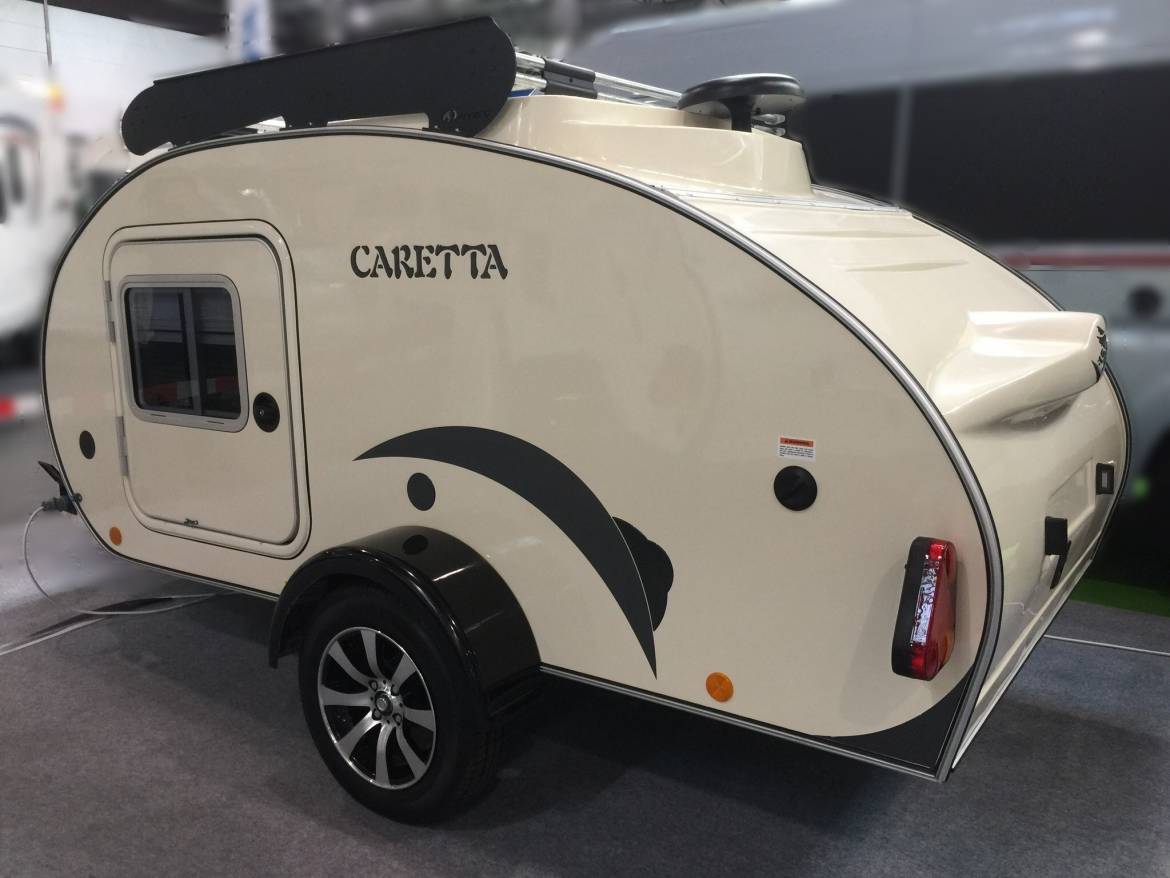 3-Caretta-1500-adventure-go-cross-country-frei-stehen-autark-wild-campen-komfort-schlafen-mini-caravans-kleine-wohnwagen.jpg
