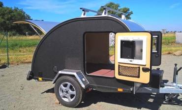 1-kulba-rebel-woody-mini-wohnwagen-teardrop-camper-offroad-outdoor-wohnanhaenger-offroad-travel-anhänger-caravan-trailer.jpg