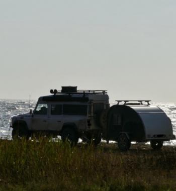 17-kulba-rebel-woody-mini-wohnwagen-teardrop-camper-offroad-outdoor-wohnanhaenger-offroad-travel-anhänger-caravan-trailer.jpg